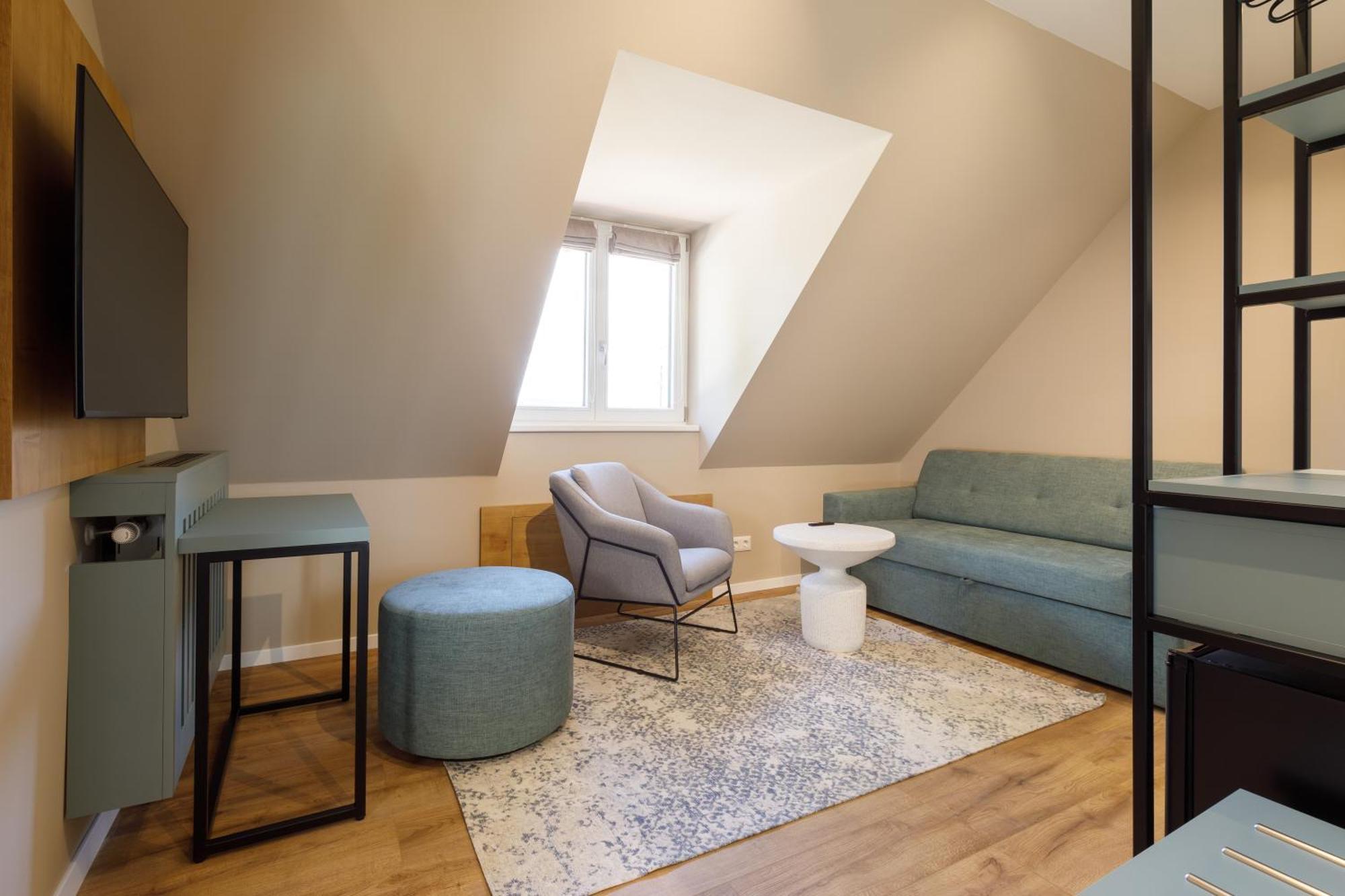 Lepke Apartmanhaz Es Etterem Тихани Екстериор снимка