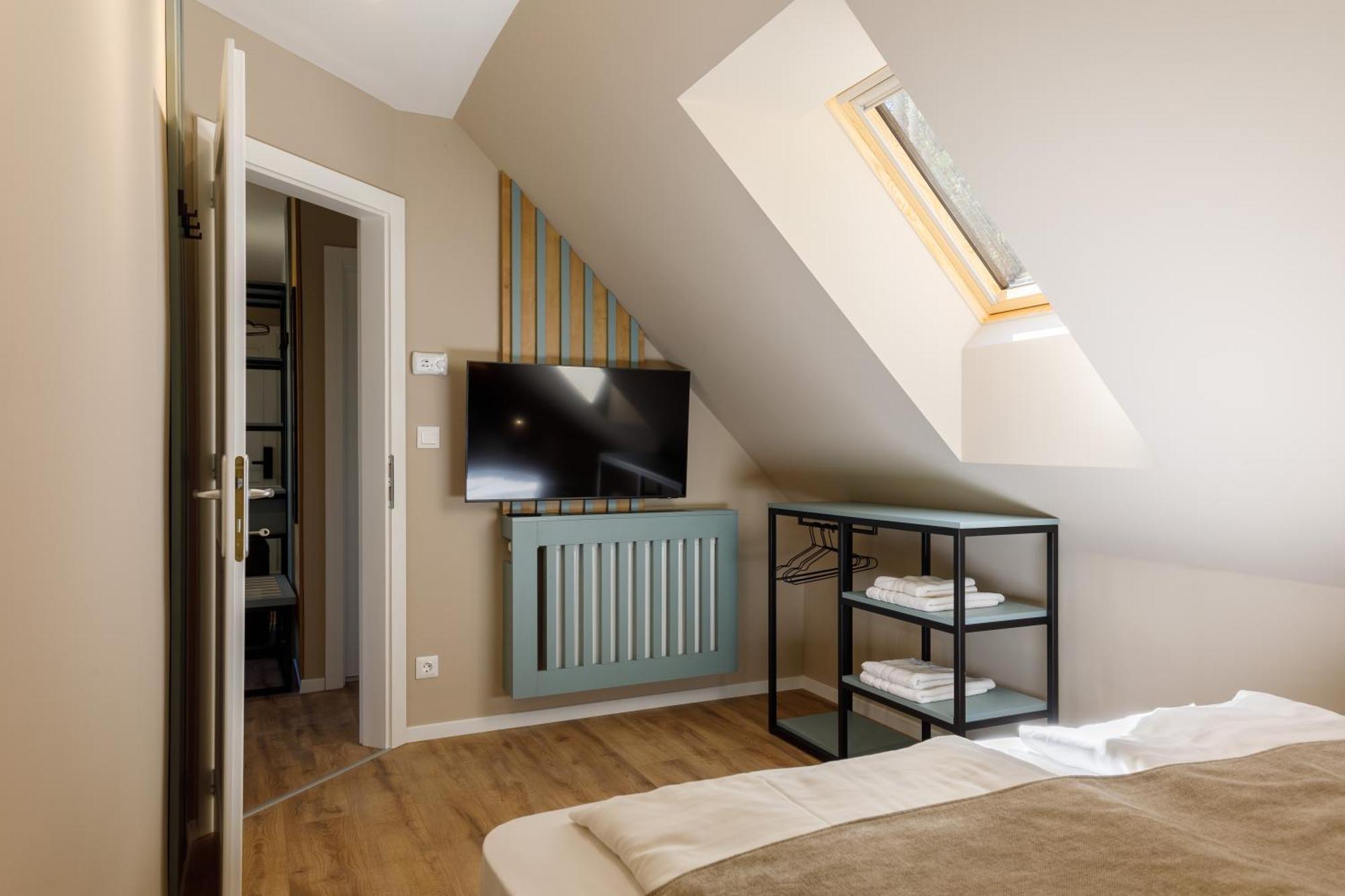 Lepke Apartmanhaz Es Etterem Тихани Екстериор снимка