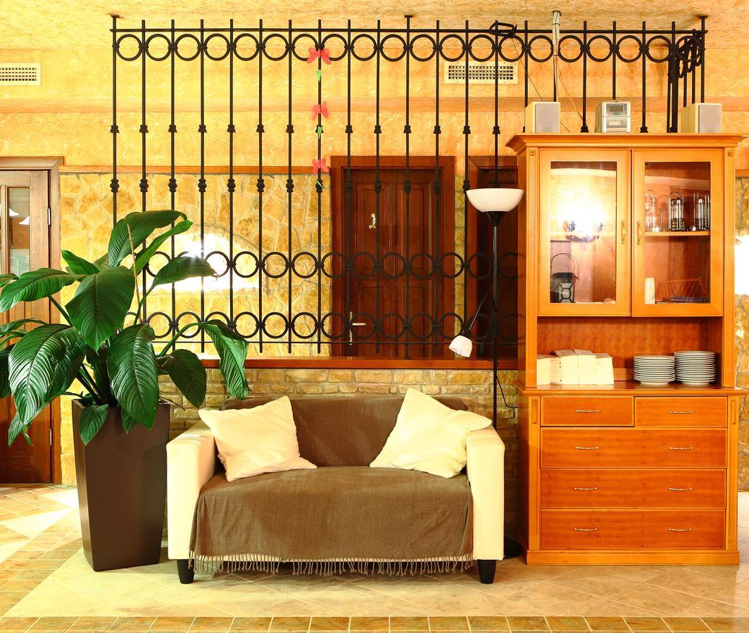 Lepke Apartmanhaz Es Etterem Тихани Екстериор снимка